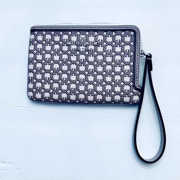 Kate Spade ♠️ Wristlet - Picture 1 of 4